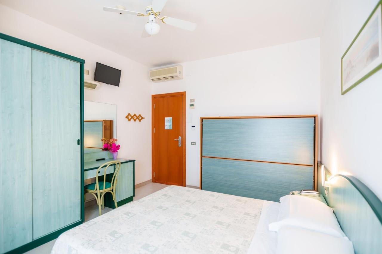 Hotel Astor Alba Adriatica Exterior photo