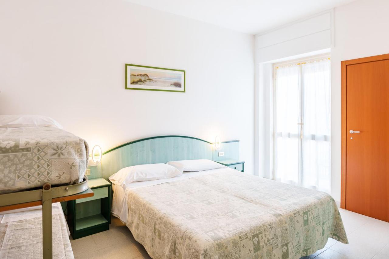 Hotel Astor Alba Adriatica Exterior photo