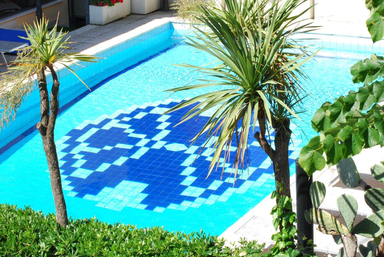 Hotel Astor Alba Adriatica Exterior photo