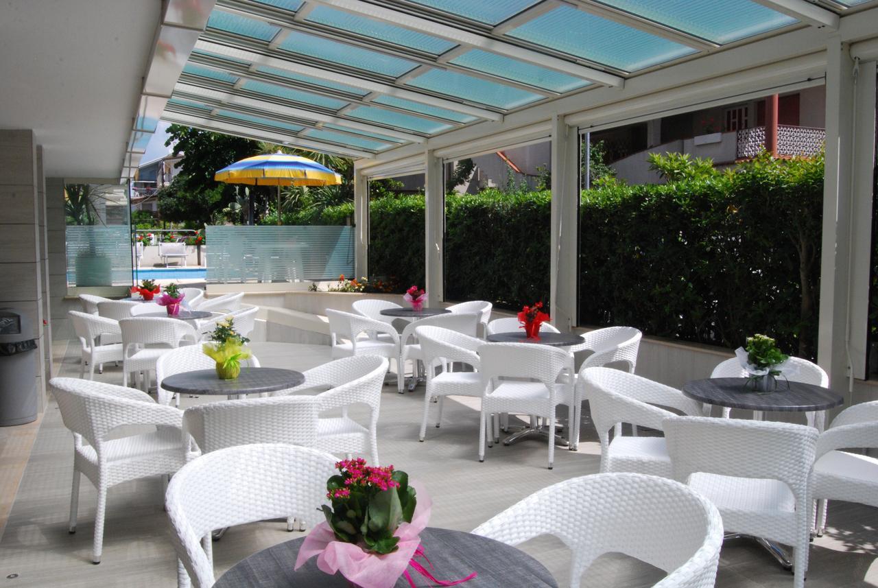 Hotel Astor Alba Adriatica Exterior photo
