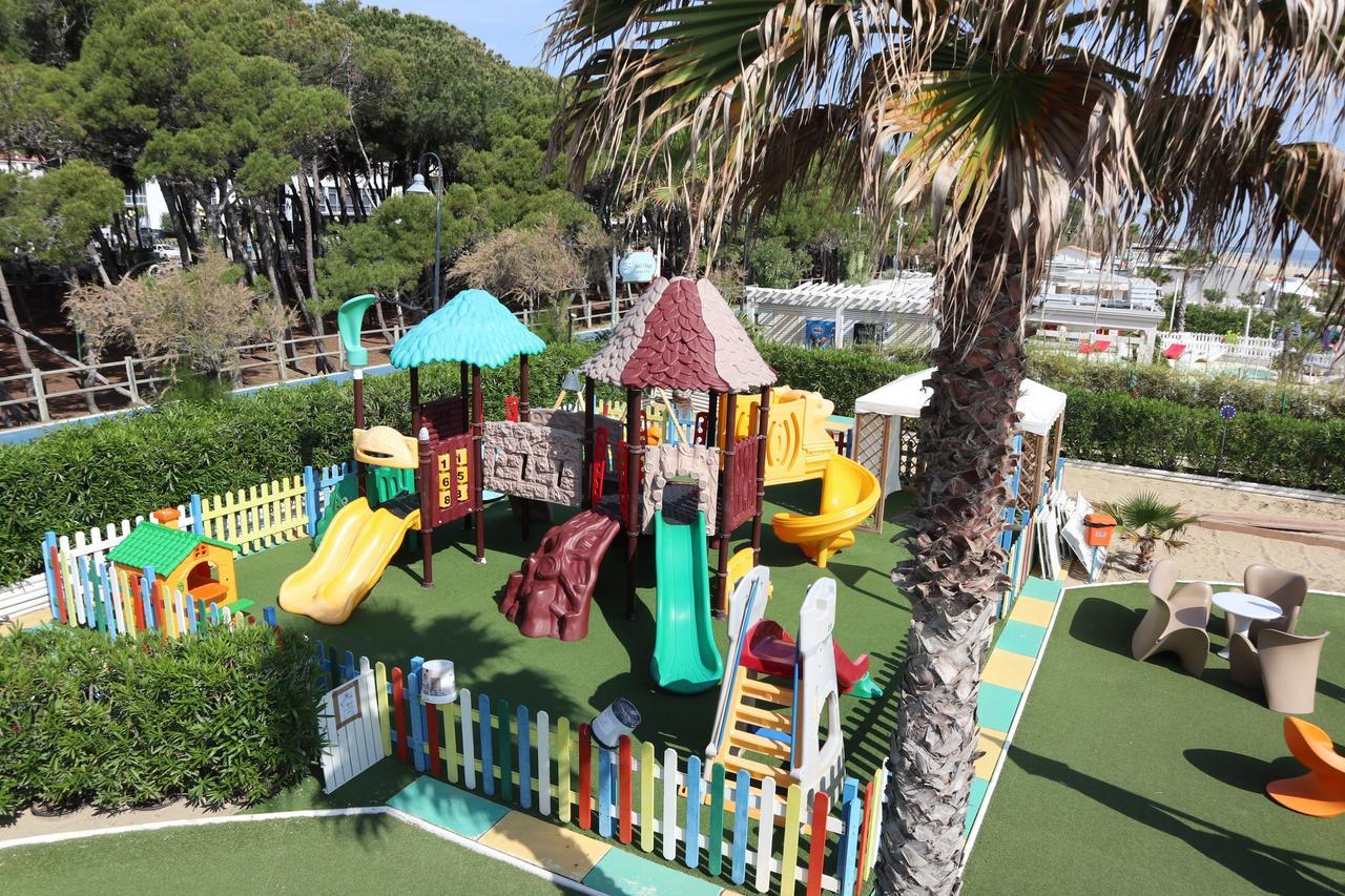 Hotel Astor Alba Adriatica Exterior photo